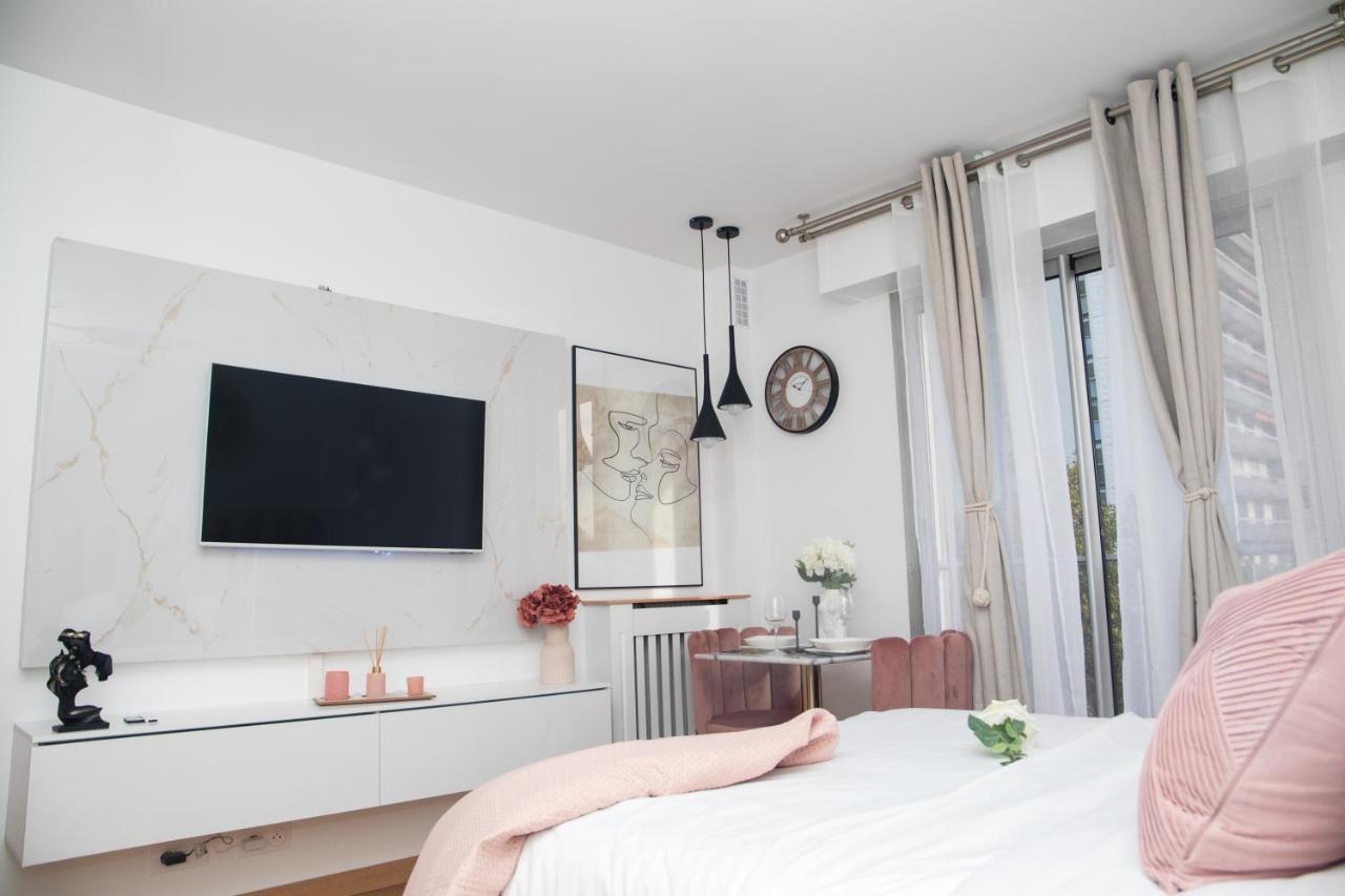 Paris' Premium Romantic Studio Exterior photo